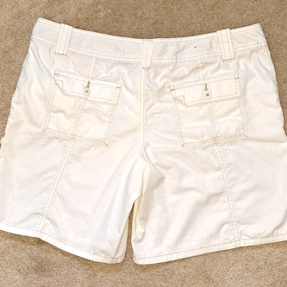 Size 17 white cargo shorts - Picture 5 of 7
